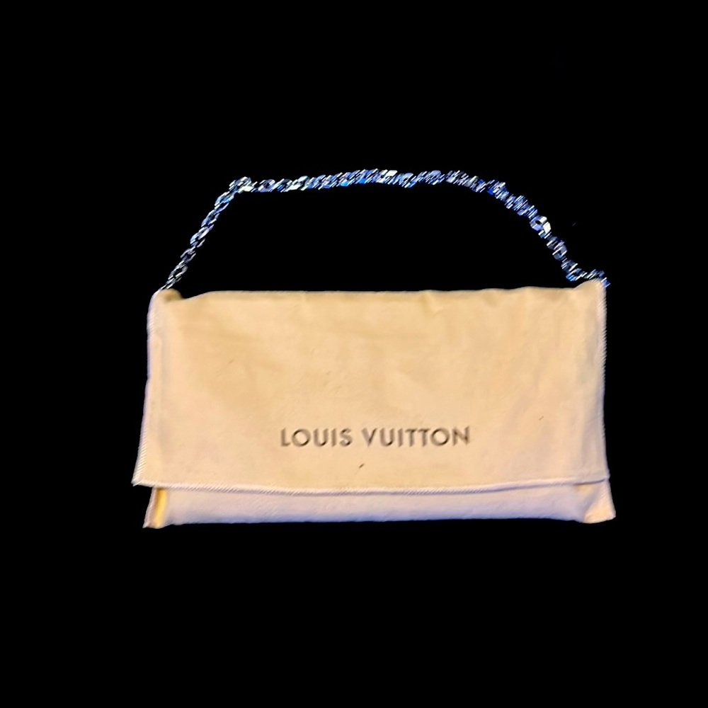 Authentic🎈Louis Vuitton wallet with chain and dust bag !!